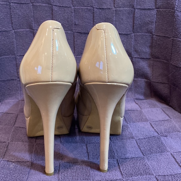 Jessica Simpson Nude Patent pumps - Picture 3 of 8